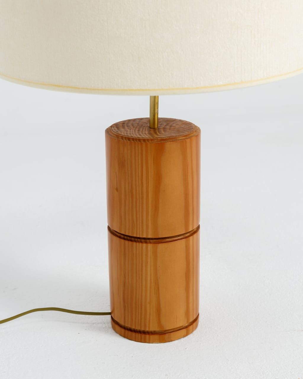 Cylindrical table lamp